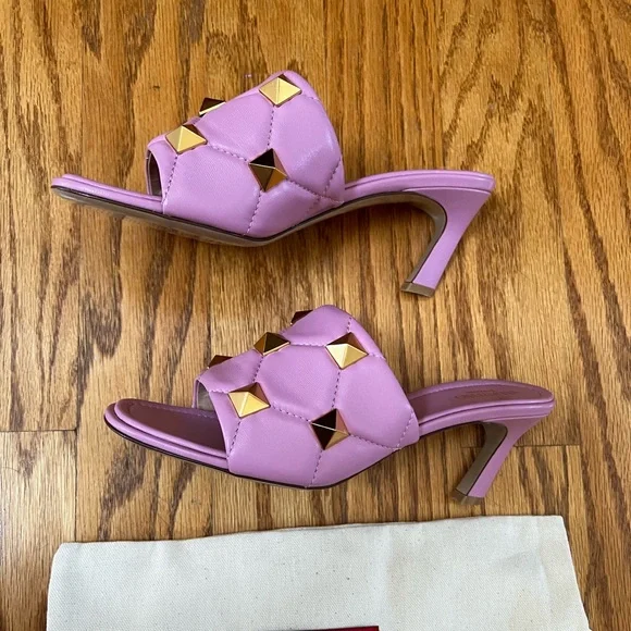 😊SOLD😊Valentino Garavani Roman Stud Quilted Napa Slide Sandals in 36 - Picture 6 of 15